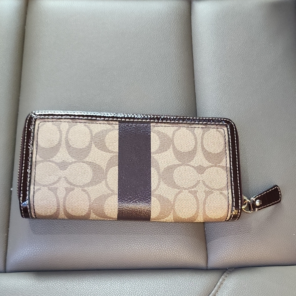 Coach Tan and Black Signature Wallet - Picture 3 of 7